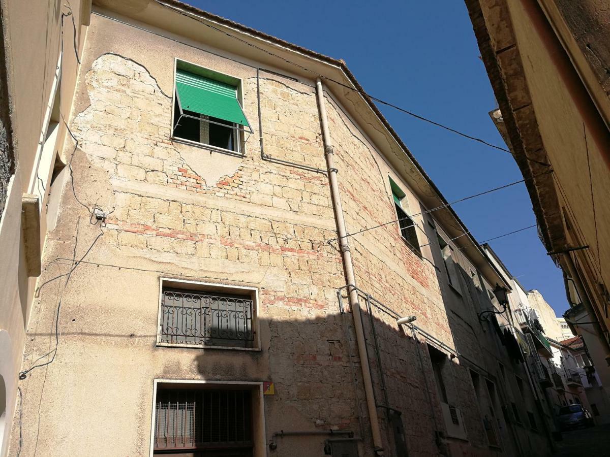 Luminoso appartamento sull'Hortus Conclusus Benevento Esterno foto